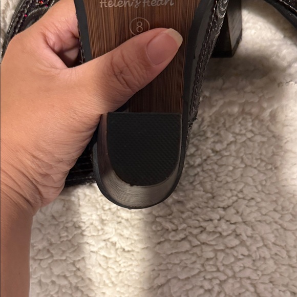 Elegant Gray Patterned Women's Heeled Boots - Picture 5 of 5